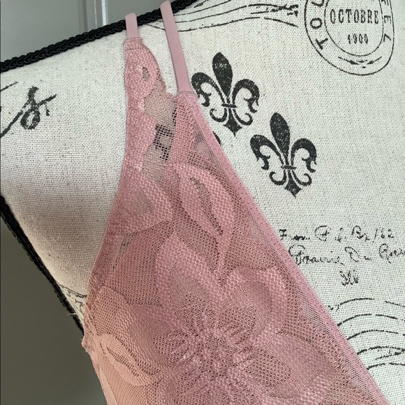 ⭐️ PINK Lace Bralette ⭐️ - Picture 5 of 8